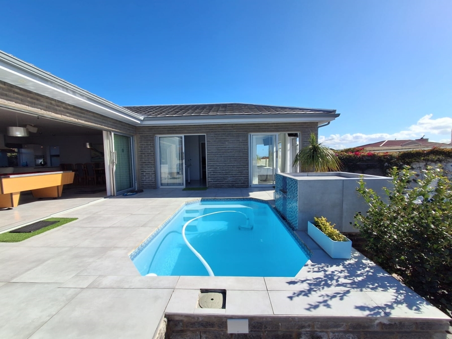 3 Bedroom Property for Sale in Stilbaai Wes Western Cape